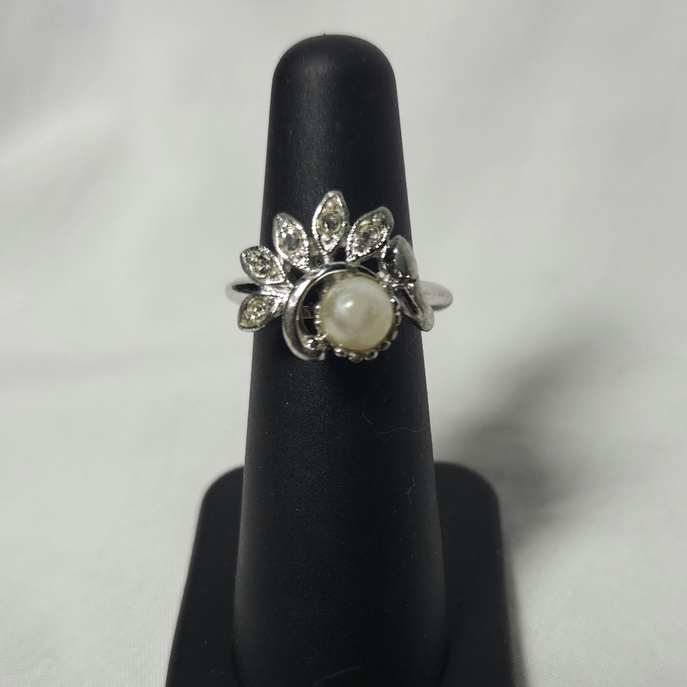 AVON 1974 Fanfare Faux Pearl Crystal Rhinestone Silver Tone Ring w/ Sizer 5-6.5